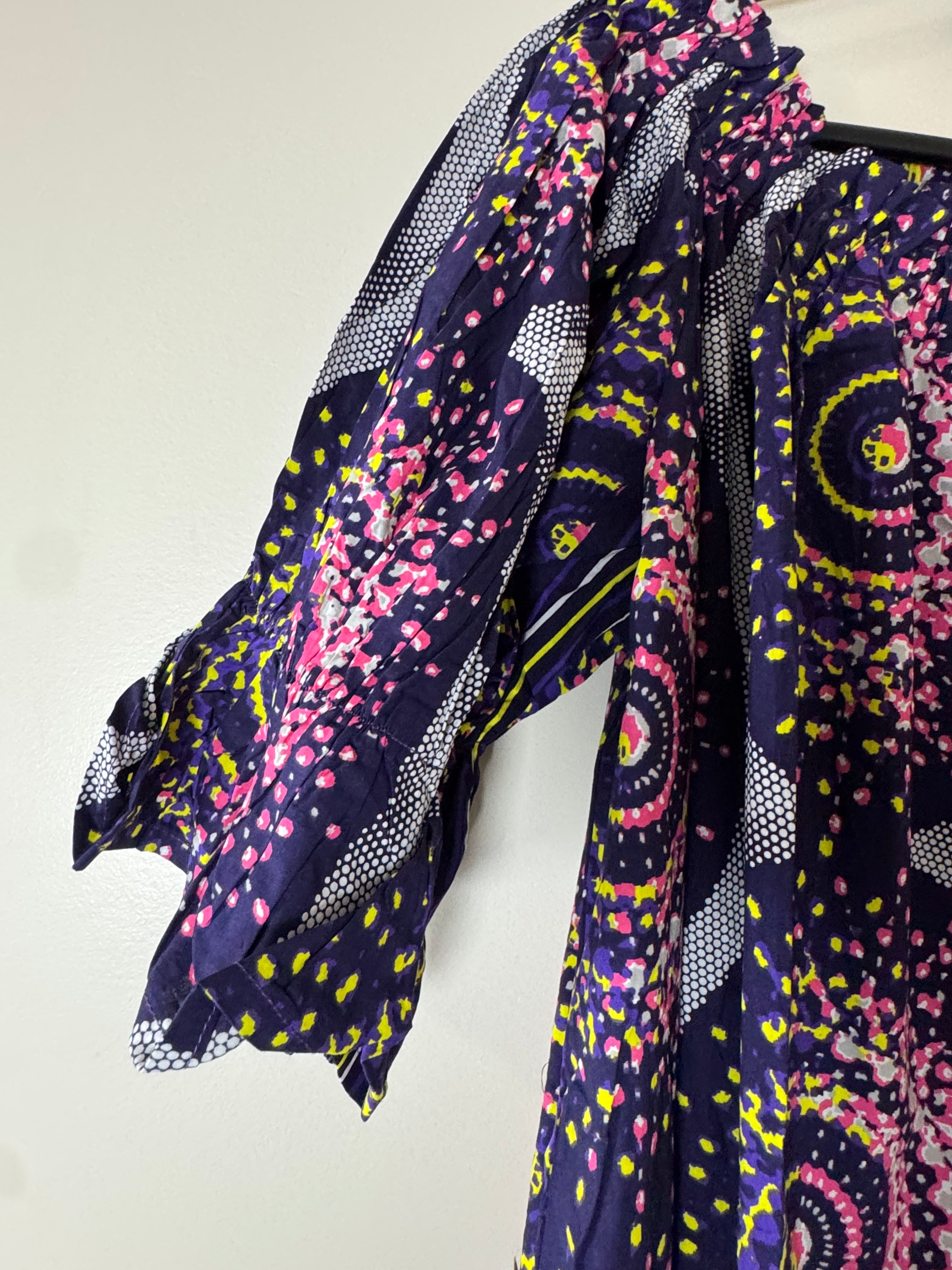 African Print Dress Women’s Fashion. Long Dress with belt and Scarf. 3 Piece sets.
Size: Fits. XL, XXL