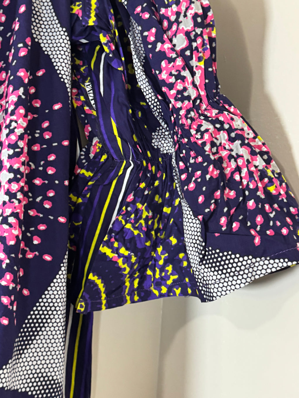 African Print Dress Women’s Fashion. Long Dress with belt and Scarf. 3 Piece sets.
Size: Fits. XL, XXL
