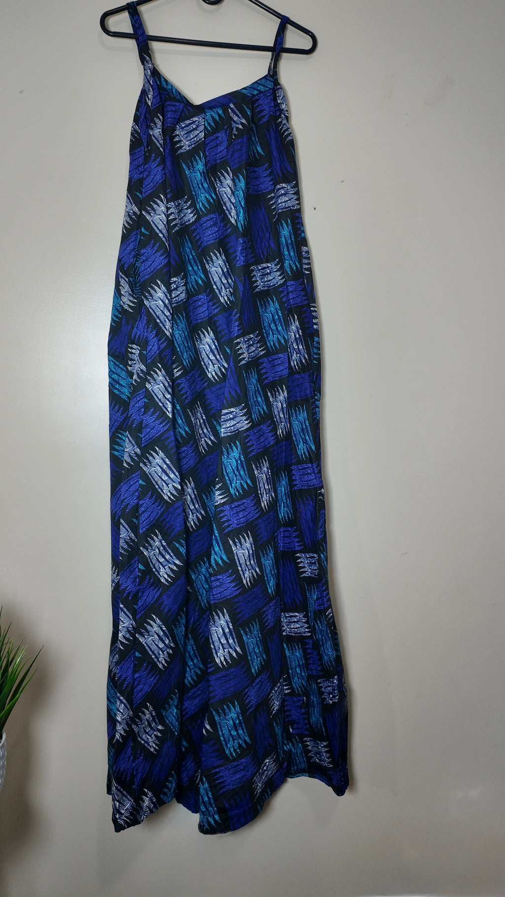 Long Dress With Two Pocket Side. Size: Fits. L, XL, XXL.