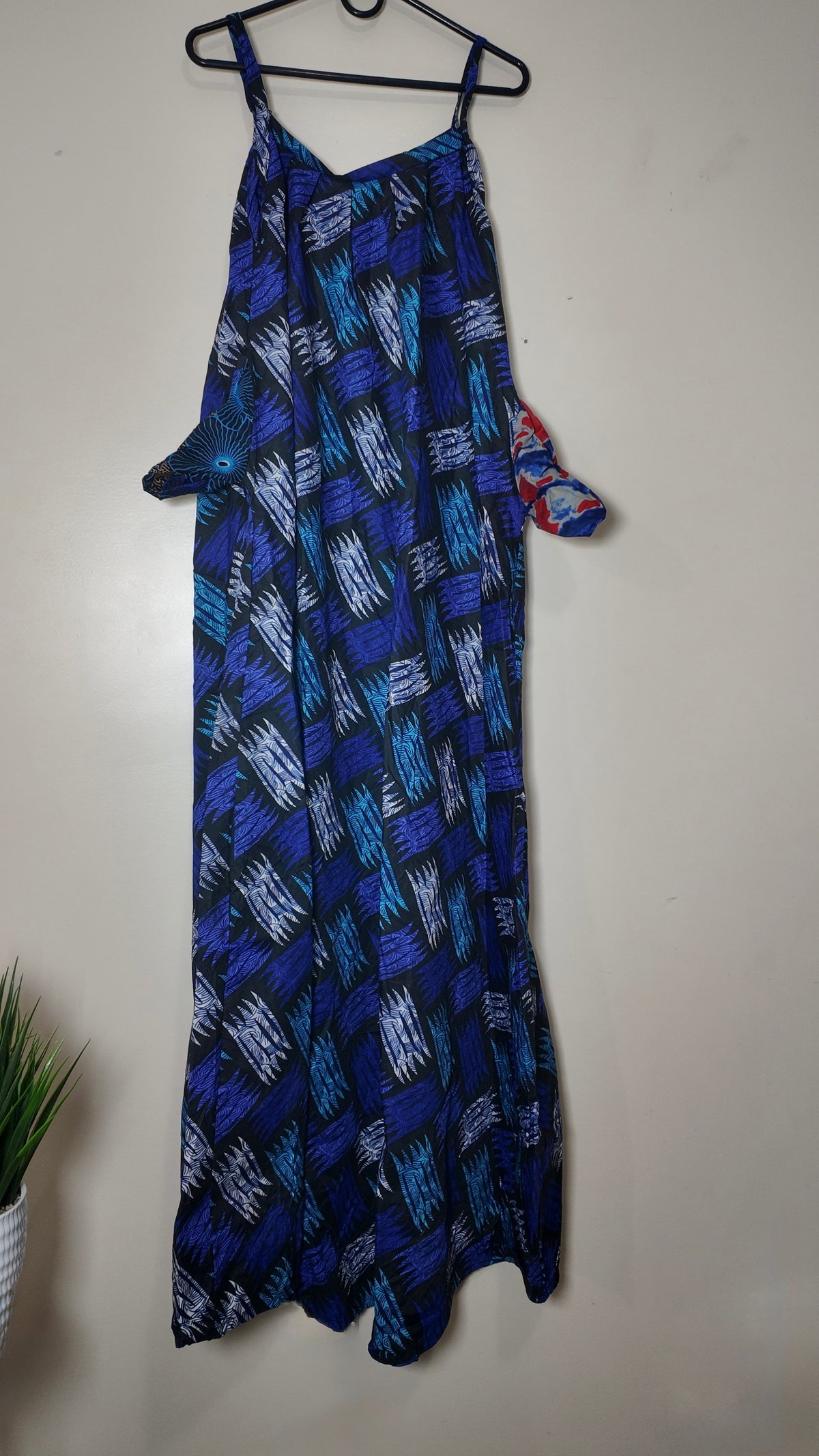 Long Dress With Two Pocket Side. Size: Fits. L, XL, XXL.