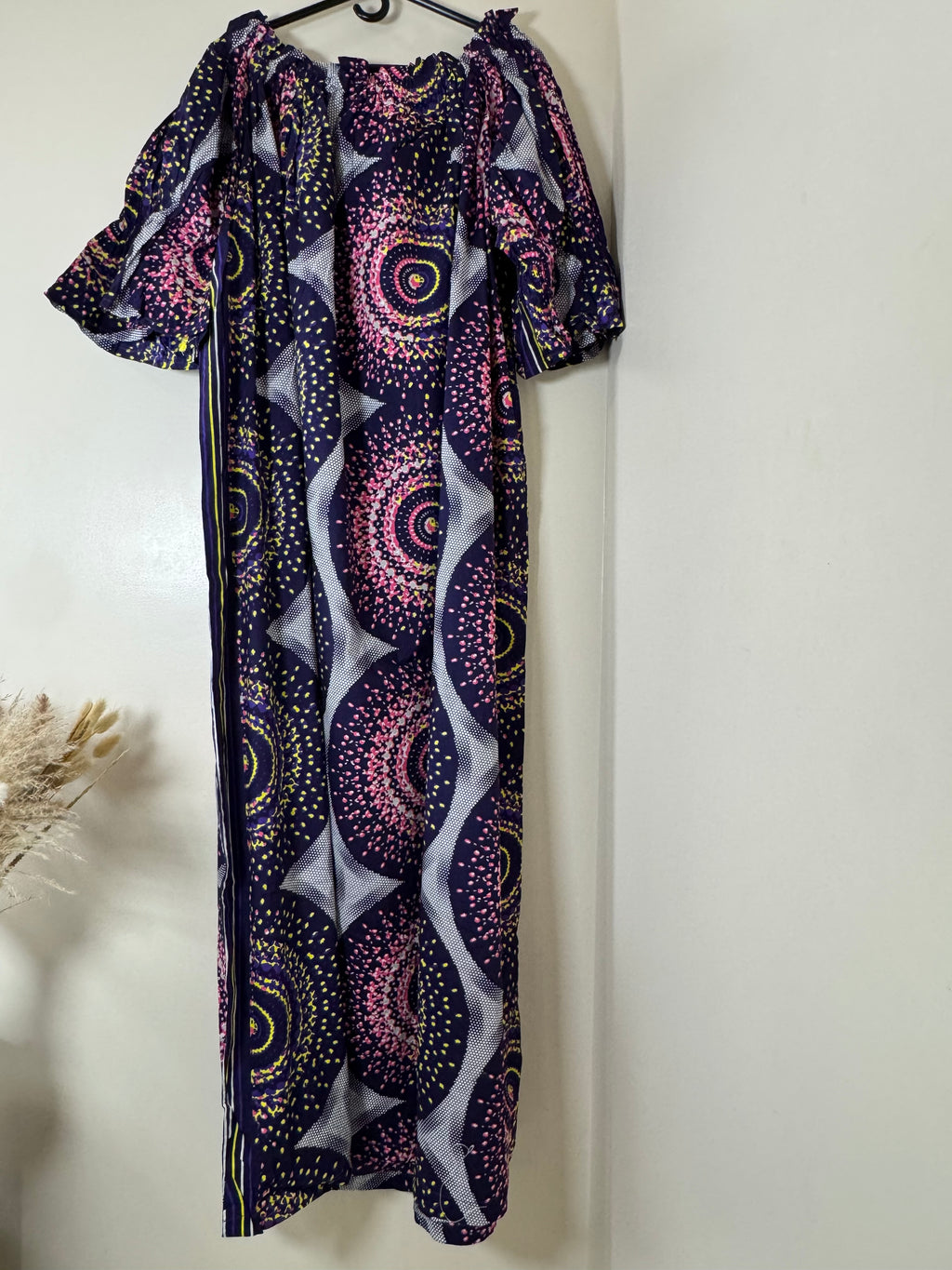 African Print Dress Women’s Fashion. Long Dress with belt and Scarf. 3 Piece sets.
Size: Fits. XL, XXL