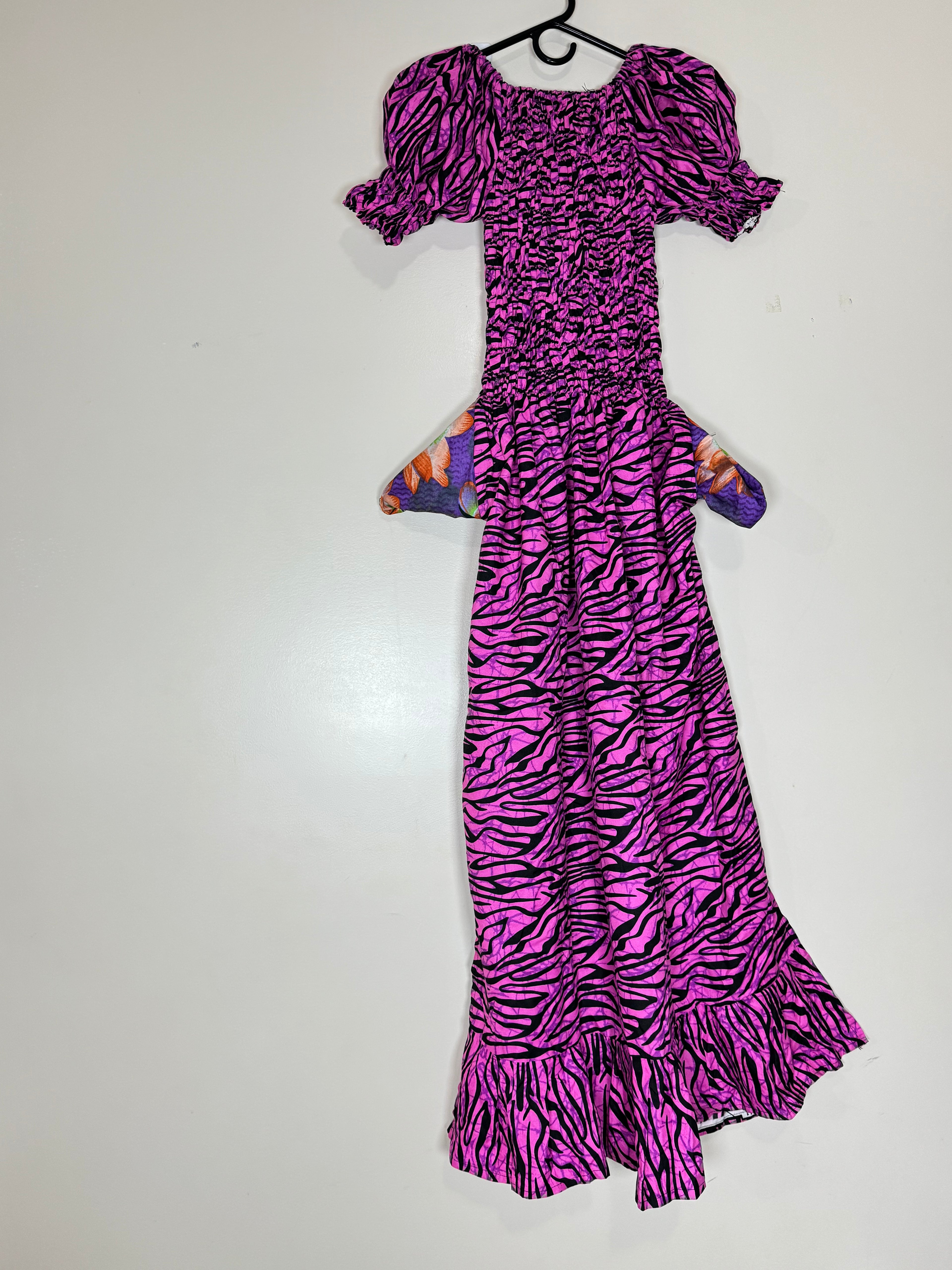 African Print Dress Women’s Fashion. Smocked Dress.
Size: Fits S, M ,